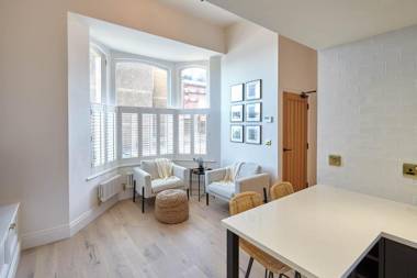 Host & Stay - Pier View