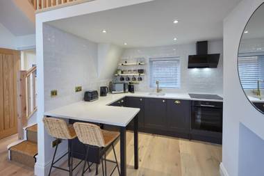 Host & Stay - Pier View