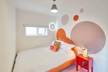 Host & Stay - The Artists Pad Too