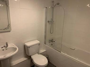 The Halfway House Pub and Kitchen