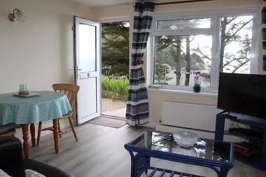 Cosy 1 Bedroom with Fantastic Sea Views