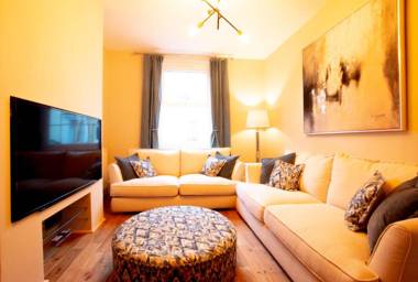 Salisbury Residence by Charles Hope