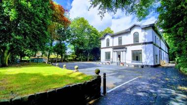 Ideal Lodgings in Thorncliffe Apartments