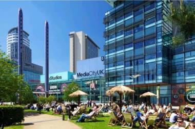 Exquisite Cosy 2-Bed Apartment in Salford