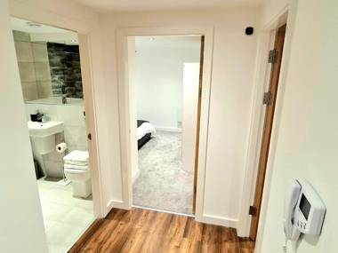 Remarkable 1-Bedroom Apartment in Salford