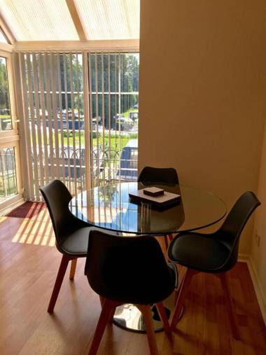 River Courtyard Apartment In The Heart Of Stneots