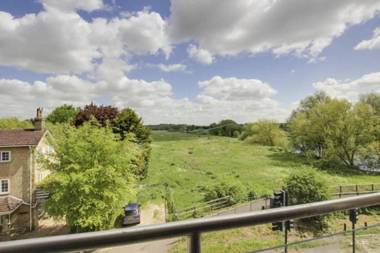 Penthouse Apartment Little Paxton - 47 Skipper Way