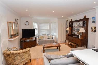 Queens Mews a contemporary beach side holiday home for 6