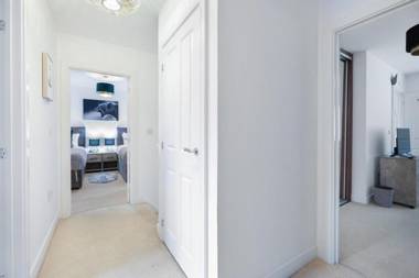 Luxury 5 bedroom Serviced House Leavesden