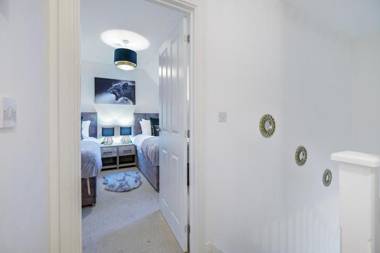 Luxury 5 bedroom Serviced House Leavesden