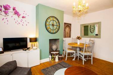 Stunning Central Richmond with garden