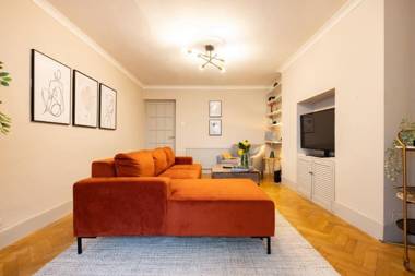 The Richmond Upon Thames Escape - Modern & Bright 2BDR Flat with Parking