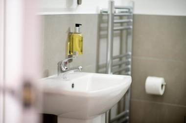 Central Southsea Top Floor 2 Bedroom Apartment in Hereford House