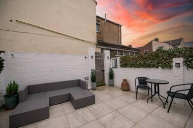 Super stylish large 3 bedroom Victorian House in Southsea