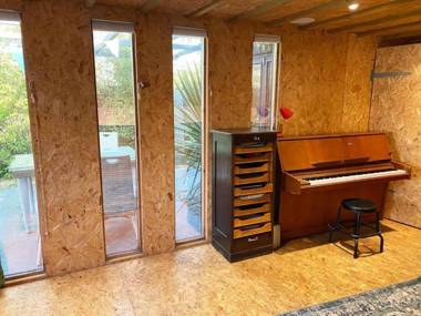 Adorable Zen Garden - 1 Bed Cottage by Poole Bay