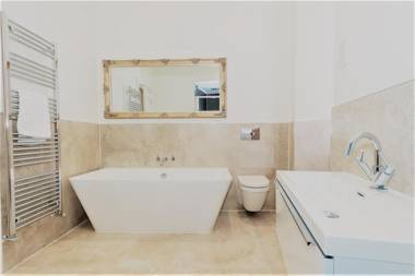 2 Bed - The Buckingham Suite