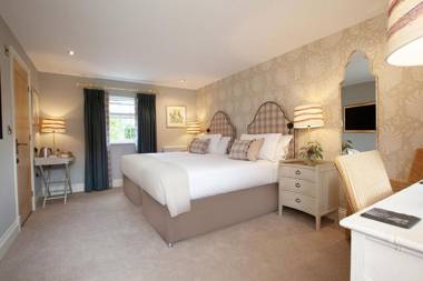 The Fox and Hounds Country Inn