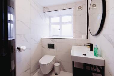 Host & Stay - Iris Cottage