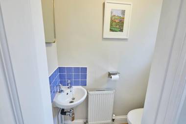 Host & Stay - Sixpence Cottage