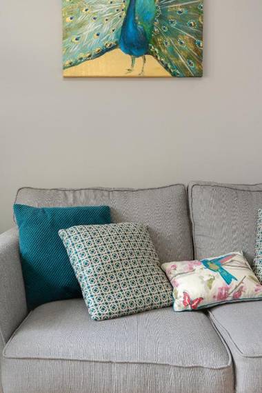 KVM - Peacock Apartment close to town by KVM Serviced Accommodation