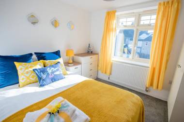 KVM - Sunshine Apartment by KVM Serviced Accommodation