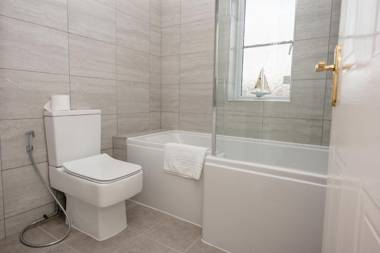 KVM Swan House by KVM Serviced Accommodation