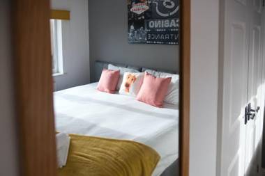 Bank Side House by KVM Serviced Accommodation