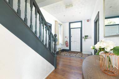 KVM - Sugar Way House for large groups by KVM Serviced Accommodation