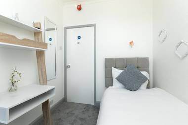 KVM - Sugar Way House for large groups by KVM Serviced Accommodation