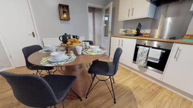 StayZo 2BR House Accommodation in Peterborough