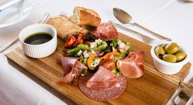 Sunbank House Metro Hotel