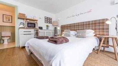 Saddle and Stable Rooms