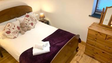 Penthouse 3 - Spacious Harbourside Apartment with Stunning Sea Views