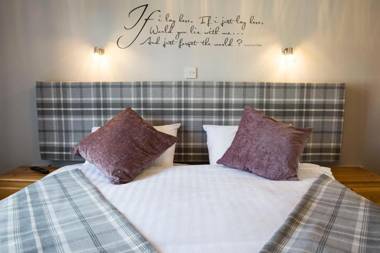 Crown and Cushion Appleby