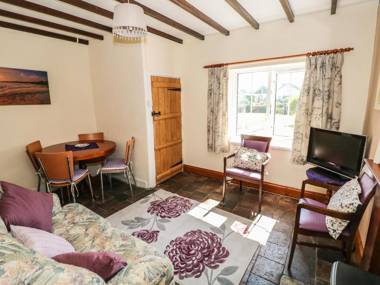 No. 2 New Cottages Pembroke