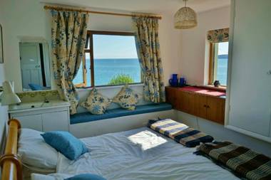 The Cottage - Sea Views Direct Access to Beach Pet Friendly