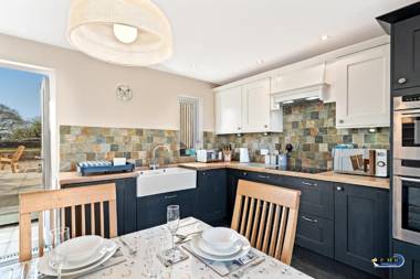 Summerhill Cottage - Log Burner Countryside Views near Amroth