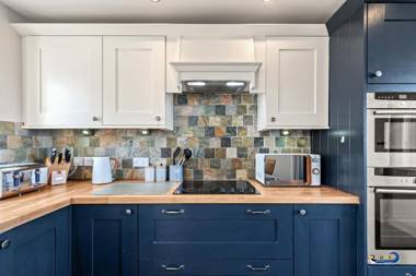 Summerhill Cottage - Log Burner Countryside Views near Amroth