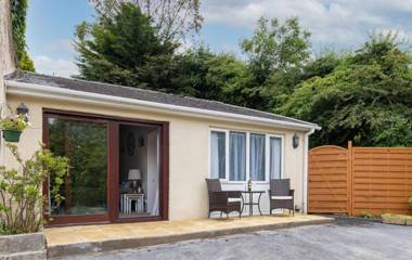 The Hollies - Short Walk to Beach Peaceful Location Parking