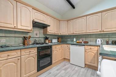 The Hollies - Short Walk to Beach Peaceful Location Parking