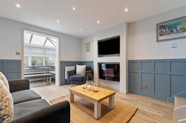 Cartwright's Cottage - Indoor Pool Sports Courts Play Park