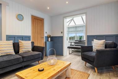 Cartwright's Cottage - Indoor Pool Sports Courts Play Park