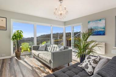 Solace - Beautiful Cottage Views over the Wooded Valley