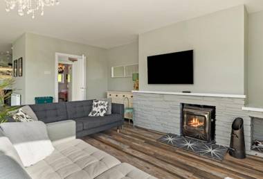 Solace - Beautiful Cottage Views over the Wooded Valley