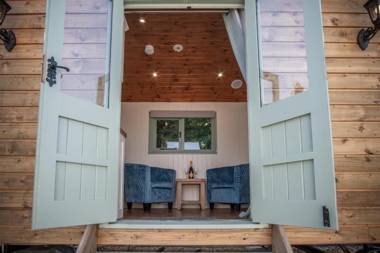 Rosemary - 1 Bedroom Shepherds Hut - Amroth