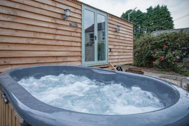 Willow - 1 Bedroom Shepherds Hut - Amroth