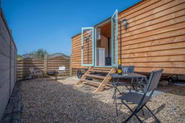 Willow - 1 Bedroom Shepherds Hut - Amroth