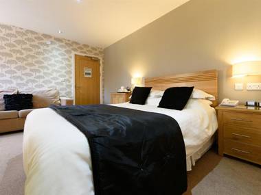 The Britannia Inn & Waves Restaurant