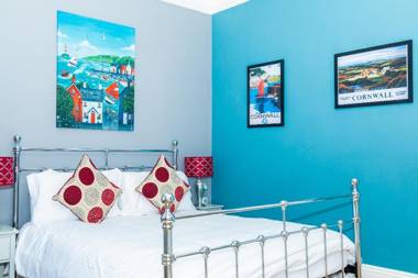 Amazing house- woodlands gardens & near beaches