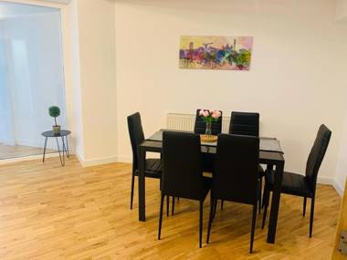 Modern 2 Bed Apartment Close to Gla Airport & M8